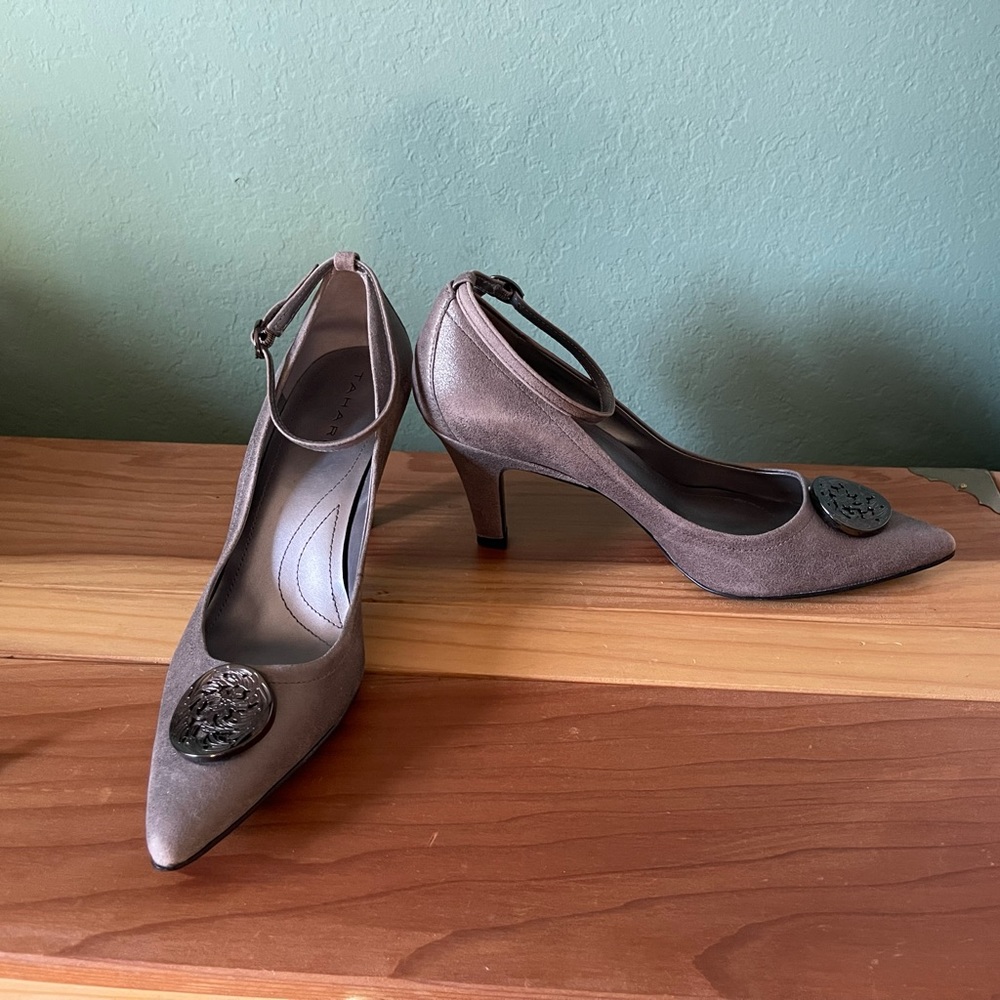 Leather Tahari Grey heels 3” Size 8